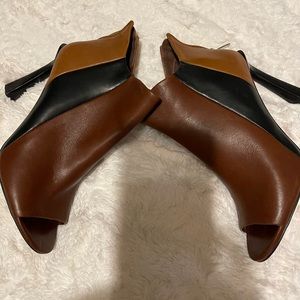 Vince Camuto size 8. Great condition. Only worn once. Very comfortable.